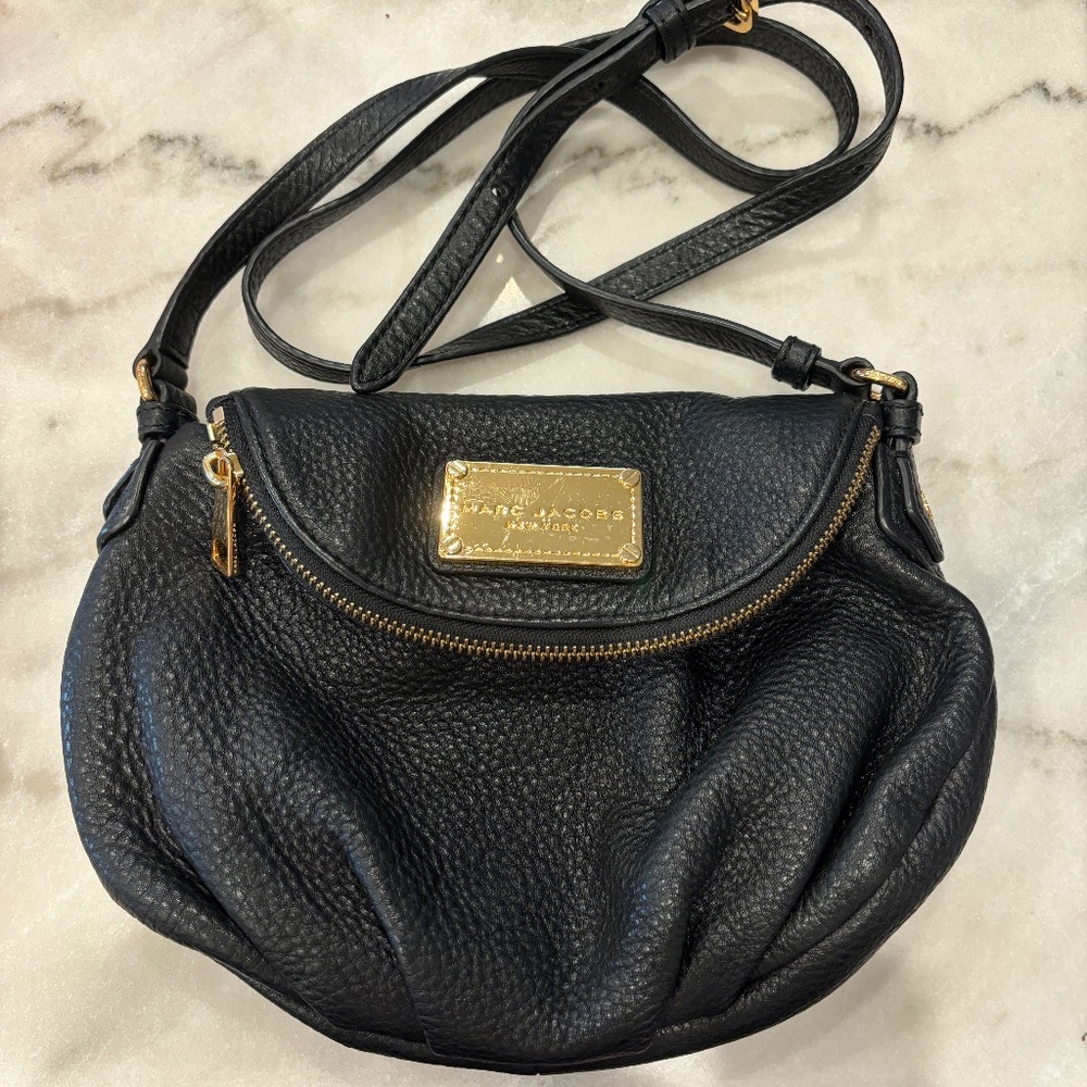 Marc Jacobs leather pebble crossbody purse